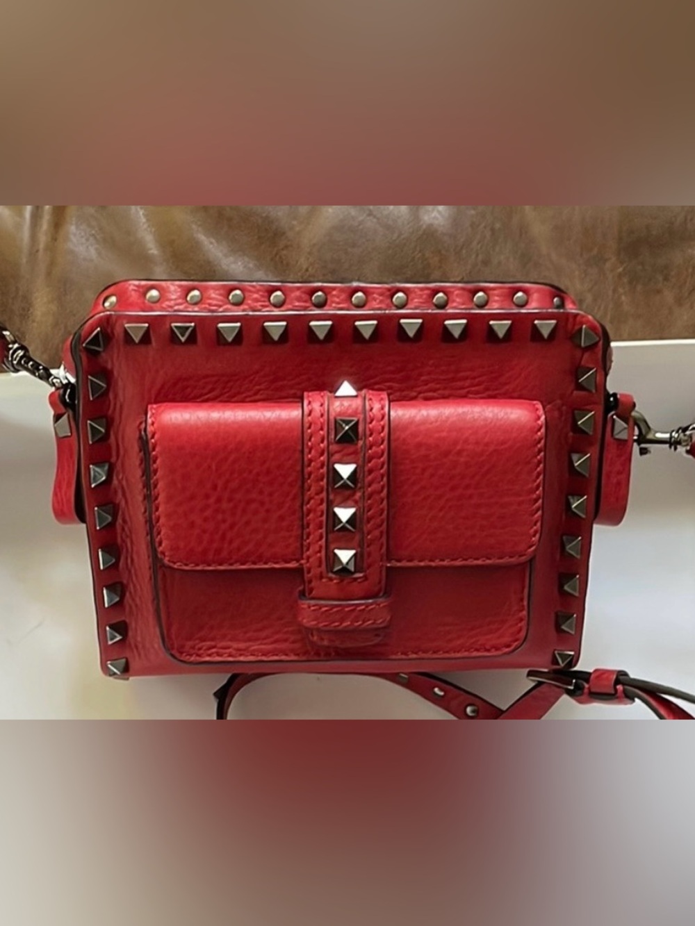 NEW VALENTINO Rockstud Red Pebbled Leather Crossbody Camera Bag Studded RARE! - Picture 2 of 8